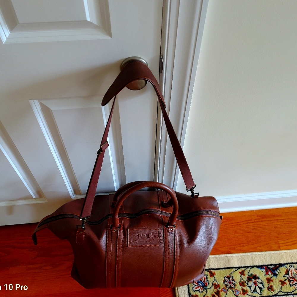 NWOT J.L Rocha Leather "Miguel" Weekender bag